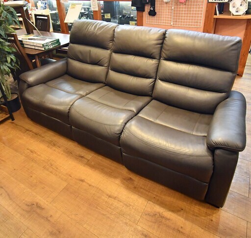●近郊格安配送可(^^♪●2022年購入●本革　電動リクライニングソファ　中古品●相模原　横浜　神奈川●3人掛け　ニトリ●