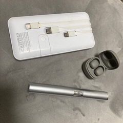 【ジャンク品】充電モバイルバッテリー ・ワイヤレスイヤホン ・フ...