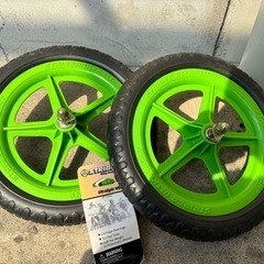 【お譲り先決まりました】ストライダー　車輪2本グリーン