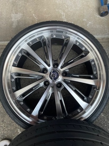 車のパーツ タイヤ、ホイール