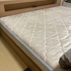 【無料譲渡】ダブルローベッド　フレーム&マットレスセットの画像