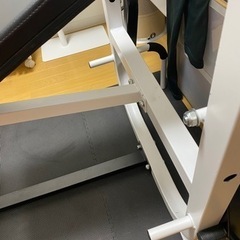 ベンチプレス　バーベル　ダンベルの画像