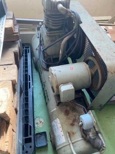 日立　オイルフリー　コンプレッサー