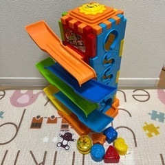 トイザらス　知育玩具　よくばり5wayアクティビィティ・タワー