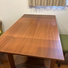 伸縮式のテーブルの画像