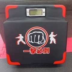 パンチ力測定器