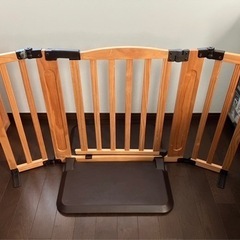 日本育児 おくだけドアーズWoody 木製 自立式 ベビーゲート...