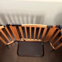 日本育児 おくだけドアーズWoody 木製 自立式 ベビーゲート 子供 フェンスの画像