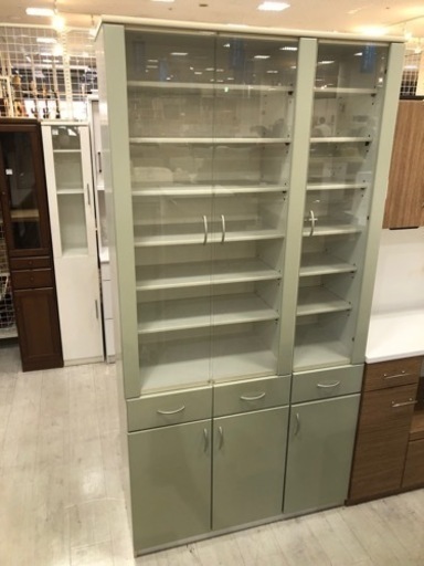 取りに来れる方限定！ガラス扉付きの食器棚です！