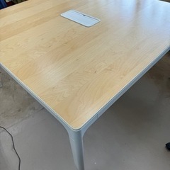IKEAテーブル