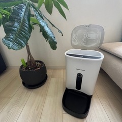 ペットカメラ付き/自動給餌器