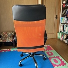 事務用椅子の画像