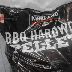 1610159　カークランドシグネチャー プレミアムブレンド BBQ ハードウッドペレット 18kgの画像