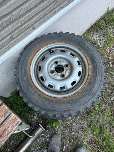 13インチ ピンタイヤ 鉄ホイール付き