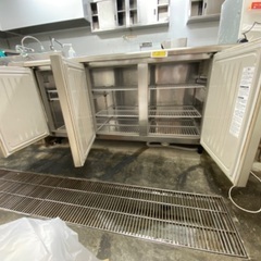 業務用冷蔵庫付き作業台（ホシザキ）の画像