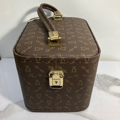 K2405-515　メイクボックス ブラウン 総柄の画像