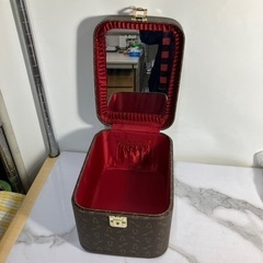 K2405-515　メイクボックス ブラウン 総柄の画像