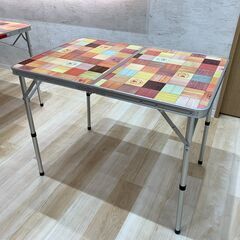コールマンのキャンプ用机をふたつ