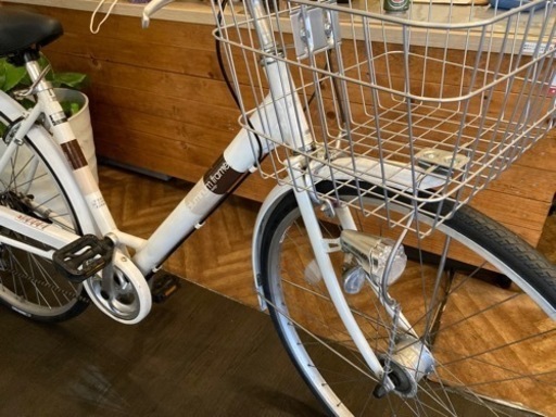 【 チェーン新品！LEDオートライト】6段変速　27インチ自転車　ホワイト