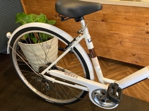 【 チェーン新品！LEDオートライト】6段変速　27インチ自転車　ホワイト