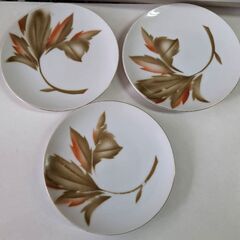 ☆木の葉柄小皿　3枚　昭和レトロ　中古品　の画像
