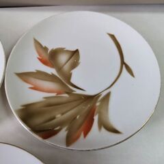 ☆木の葉柄小皿　3枚　昭和レトロ　中古品　の画像