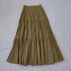 リゾート地にぴったり♪華やかなフェラガモのスカート