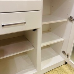 《売約済》【池上店】 レンジボード　キッチン収納　ニトリ　NITORI　キッチンカウンター　食器棚　カップボード　スライドレール　リビング収納　ホワイト　白　白家具　美品　棚　レンジ台　大容量　Banda バンダ検　ニトリ　NITORI　ポスティア　コパン　レジューム　エナメル  レジューム 🚚運搬無料エリア有 / 大田区 リサイクルショップ ランバールーム 池上店 ◀︎ 池上駅 大森駅 蒲田駅 最寄り未店の画像