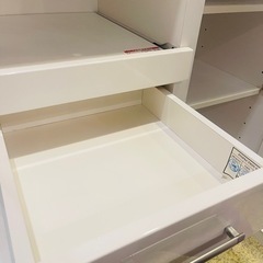 《売約済》【池上店】 レンジボード　キッチン収納　ニトリ　NITORI　キッチンカウンター　食器棚　カップボード　スライドレール　リビング収納　ホワイト　白　白家具　美品　棚　レンジ台　大容量　Banda バンダ検　ニトリ　NITORI　ポスティア　コパン　レジューム　エナメル  レジューム 🚚運搬無料エリア有 / 大田区 リサイクルショップ ランバールーム 池上店 ◀︎ 池上駅 大森駅 蒲田駅 最寄り未店の画像