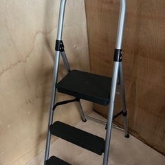 3連折りたたみ脚立