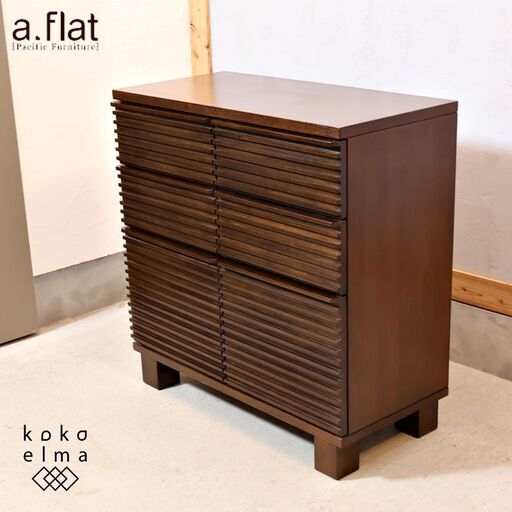 モダンデザインに和・アジアンモチーフを融合させた家具メーカーa.flat(エーフラット)のLouver(ルーバー)キャビネット。シンプルな水平ラインが洗練さや素材の温もりを感じさせるサイドボードです。