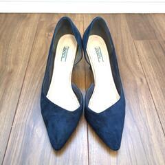 ⑪【美品】ILIMAダークブルーのヒールにリング付き23cmパンプスの画像