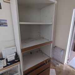 食器棚　電源タップ付き