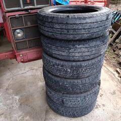 車のパーツ タイヤ、ホイール