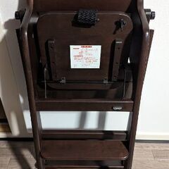 木製ハイチェアの画像