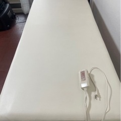 高田エステ用ベッドの画像