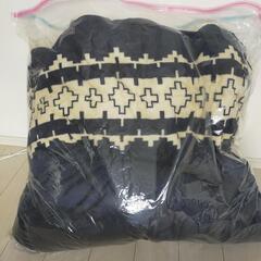 【値下げ】テーブル　２~３人用　こたつ布団付きの画像