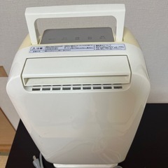 19日　引き取りに来ていただける方無料　HITACHI除湿機