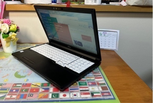 ノートパソコン　富士通 LIFEBOOK A579/A Core i5 8365U 