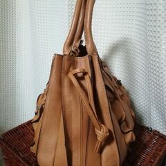 新品　本革製　フリルバッグ 　の画像