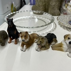 犬の小さな置物5つセットの画像