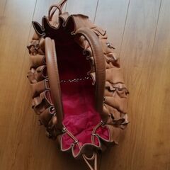 新品　本革製　フリルバッグ 　の画像