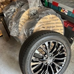 車のパーツ タイヤ、ホイール