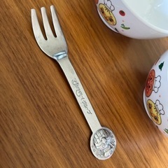 アンパンマンお茶碗2点とフォークの画像