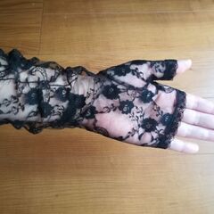 🏵️🕯️🎀パーティやイベントに！🎉👗👠フラワーレースロング手袋(黒)/フォーマル小物/パーティードレス/USED(１回使用のみ)/仮装やコスプレ等にも！の画像