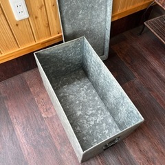 家具 収納家具 収納ケースブリキ
の画像