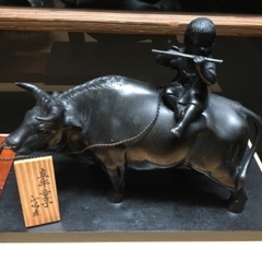 牛　ブロンズ　置物