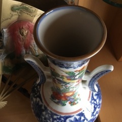 古い花瓶　花柄の画像