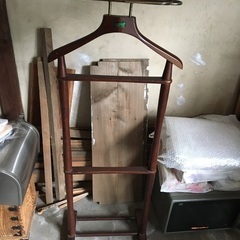 najico ハンガーラック スーツハンガー ヴィンテージ レトロ ナジコ 無垢材の画像