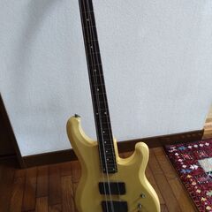 エレキベース(ジャンク品)差し上げます。